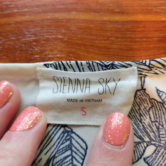 White Dress with black flowers - Picture 3 of 4